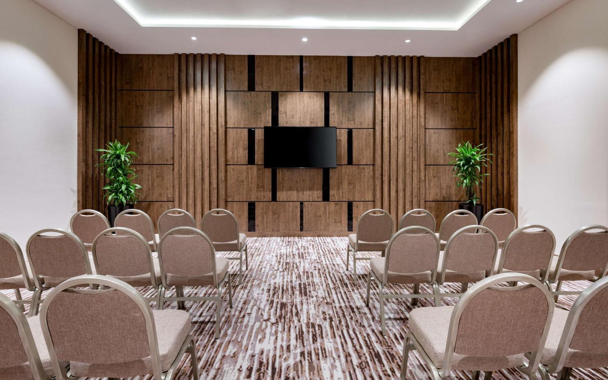 Hilton Garden Inn Самарканд Екстериор снимка
