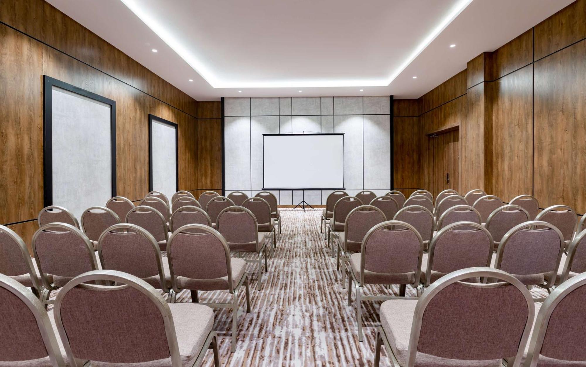 Hilton Garden Inn Самарканд Екстериор снимка